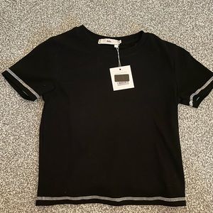 never worn adika t shirt